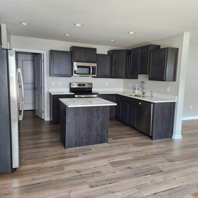 Photo - 1500 Primrose Dr SE