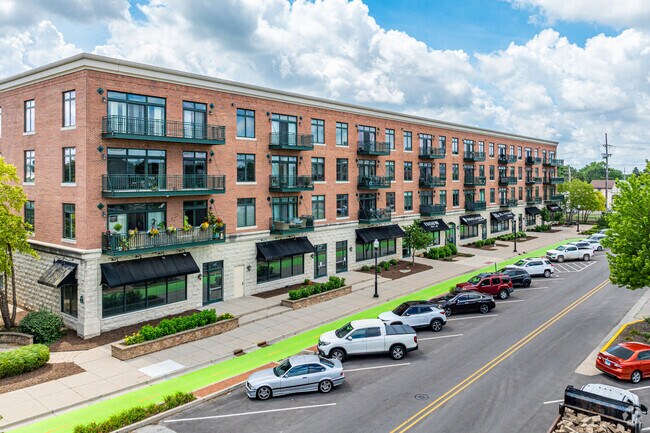 Alternate Image - River Street Plaza