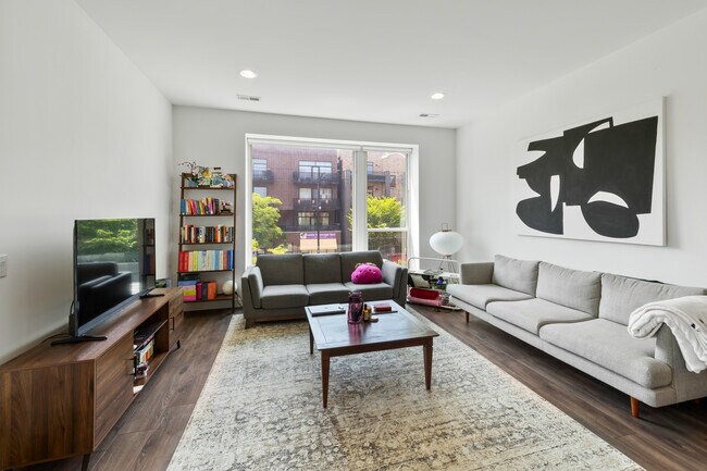 Photo - 1507 N. Western-302 Unidad 302