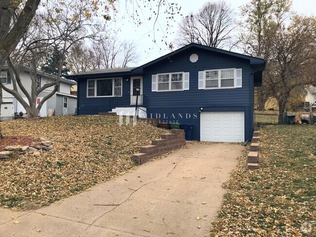 Building Photo - Bellevue Raised Ranch Rental