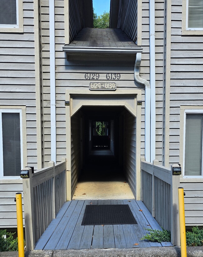 Photo - 6129 Old Plank Rd