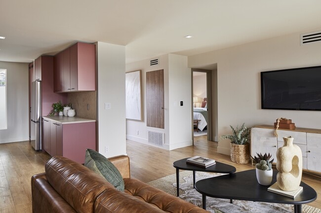 Building Photo - Desora