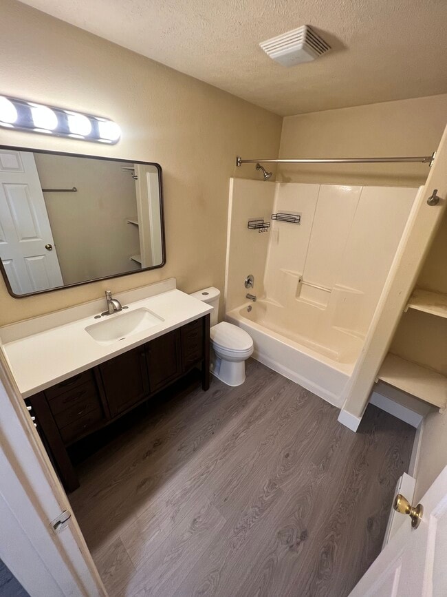 Photo - 33 E Lacrosse Ave