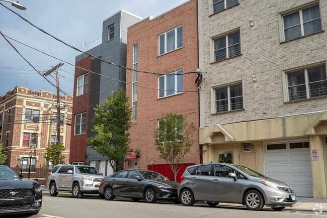 Building Photo - 540 29th St Unit 2nd floor Rental