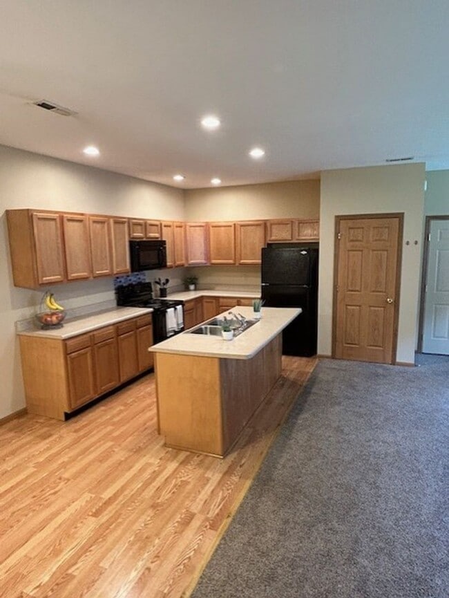 Building Photo - Modern Brick Ranch with 3 Bedrooms, 1.5 Ba... Unit 1529-D Williamsburg Pl Rental