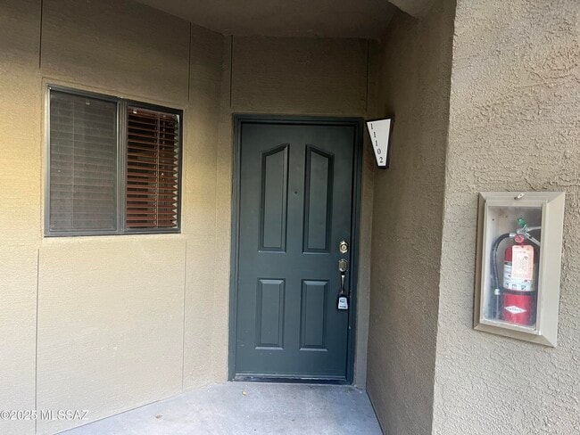 Building Photo - 5751 N Kolb Rd Unit 11102