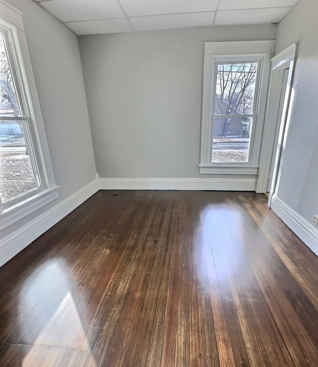 Photo - 537 W 2nd St