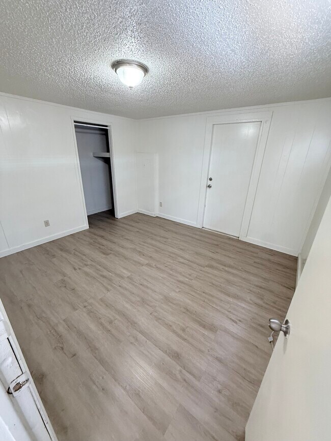 Photo - 215 Weeks Rd