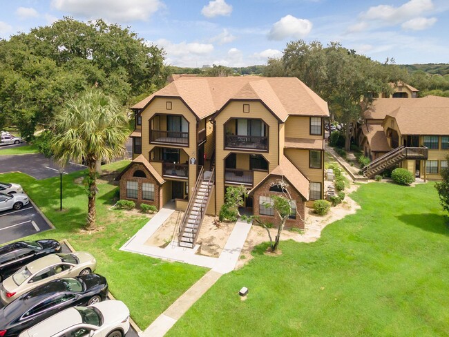 Building Photo - 2/1 Condo in Gated Lakefront Altamonte Com... Unit 106