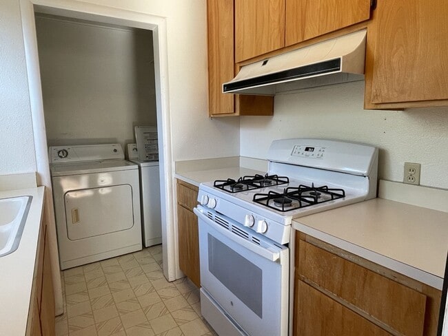 Photo - 311-313 J St