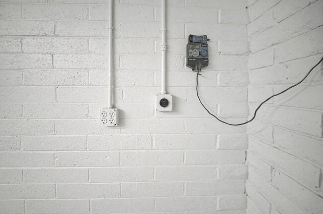 Photo - Tempe 5 bedroom 3 bath with pool and HUGE yard