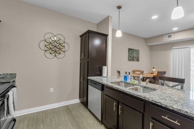 Photo - 2493 Sweet Home Rd Unidad 1-111