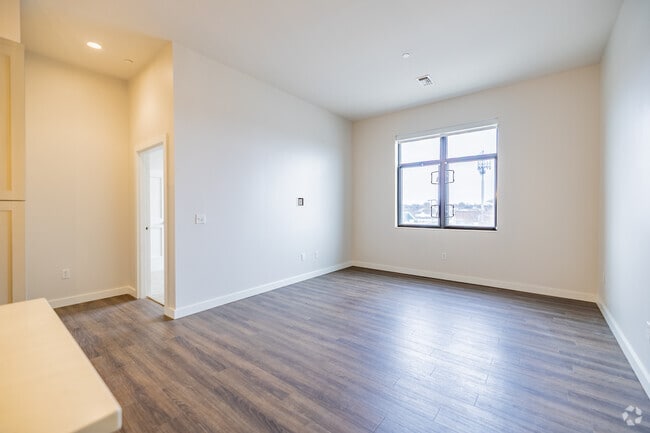 2BR, 2BA - 1087SF - 305 - Living Area
