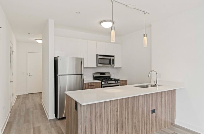 Photo - 313 W Kinzie St