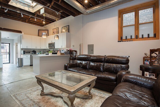 Photo - 2021 S Throop St