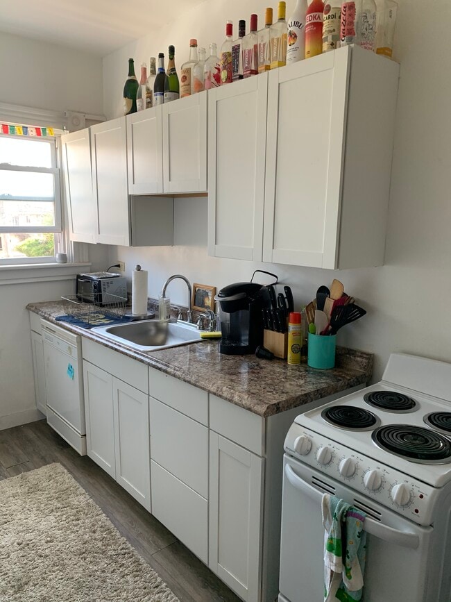 Photo - 366 Meyran Ave