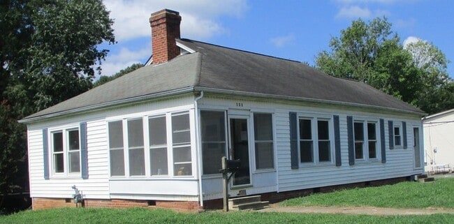 Building Photo - 809 W C St Rental