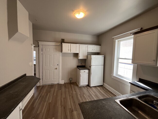 Photo - 434 Harbison Ave W