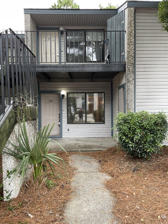 Building Photo - Condo for Rent Unit 19