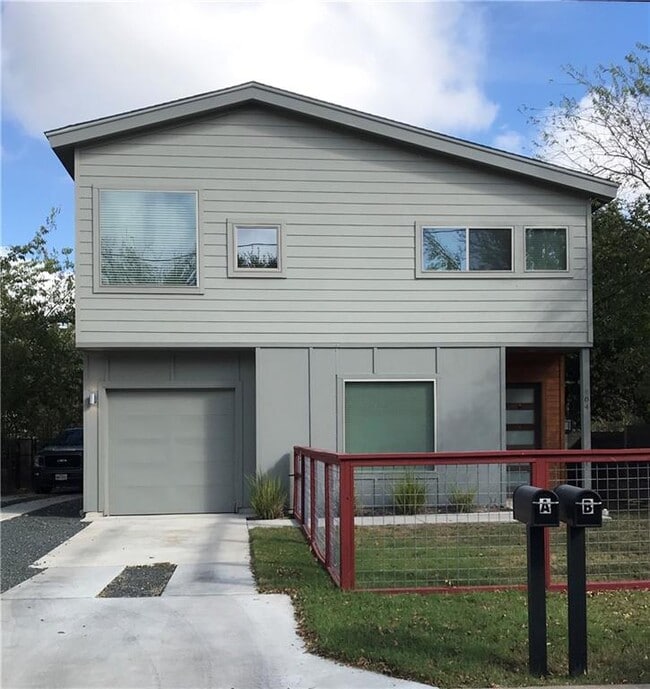 Building Photo - 904 E 54th St Rental