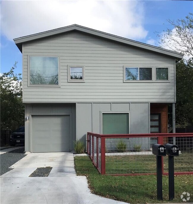 Building Photo - 904 E 54th St Rental