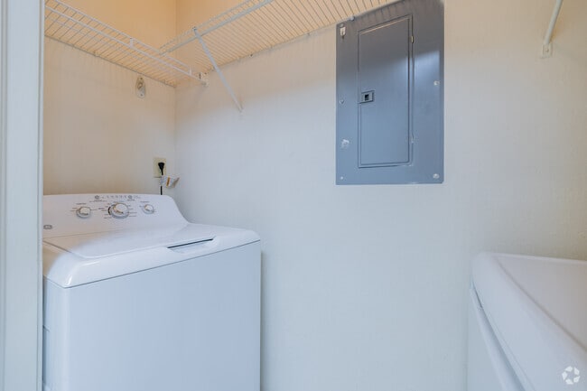 D1THG - 3BR, 2.5BA - 1,545SF - Laundry Room