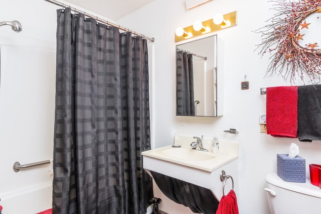 Photo - Clover Ridge Apartments