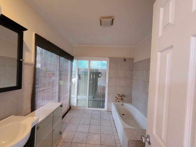 Photo - 2367 St Thomas St