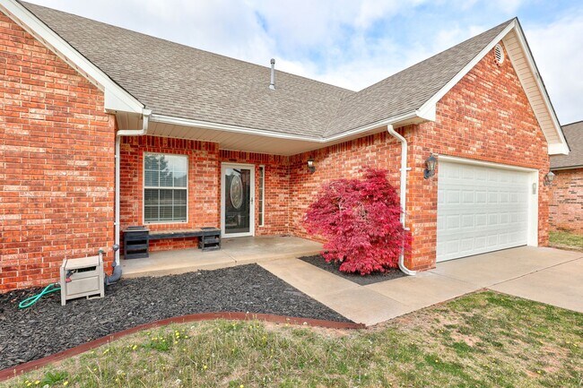 Photo - 1605 Silver Oak Dr