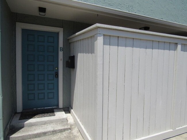 Photo - 2725 Santa Fe Unit B - 2/Bed 2.5/Bath - $1...