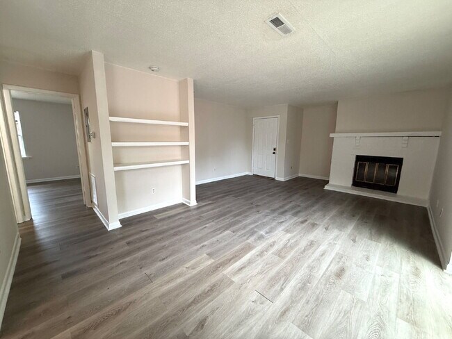 "Charming 2-Bed Oasis in Huntsville - Cozy 869 Sq. Ft. Retreat!"