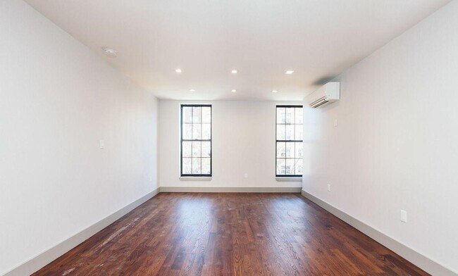 Photo - 133 Menahan St Unidad 3L