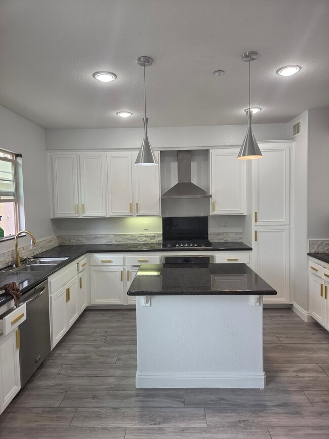 2289 Huntington Point Rd