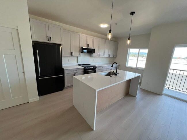 Building Photo - The Lucille