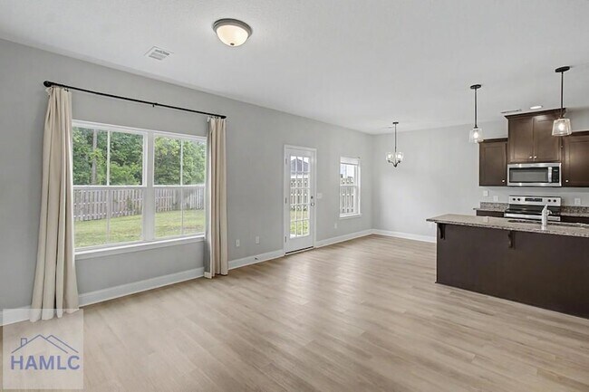 Photo - 547 Fairview Cir