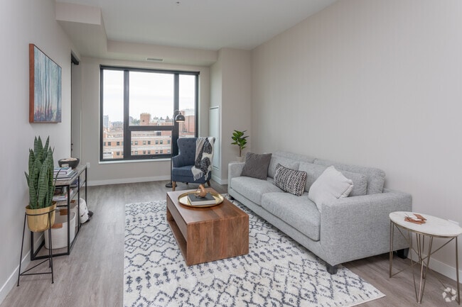 1BR, 1BA, Buccina - 715SF