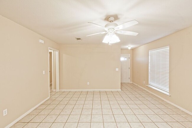 Photo - 933 Farmington Rd