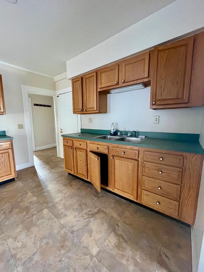 Photo - 495 N Main St