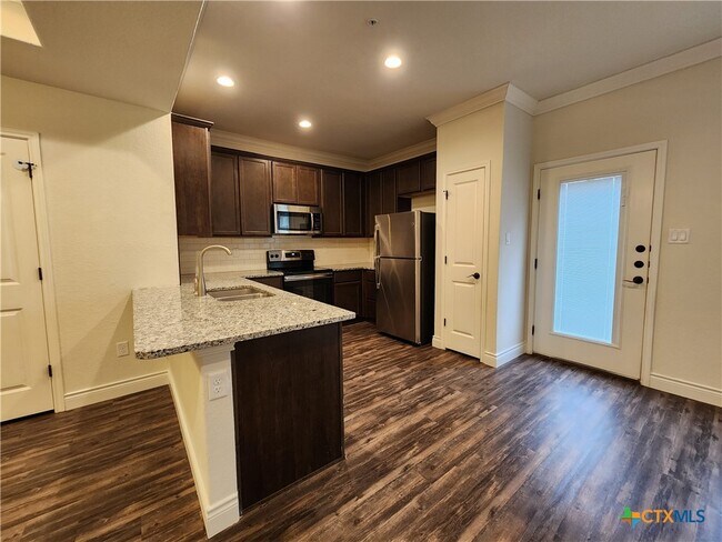 Photo - 340 Untermaier St