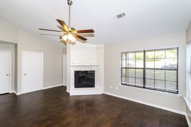 Photo - 1919 Calgary Trail