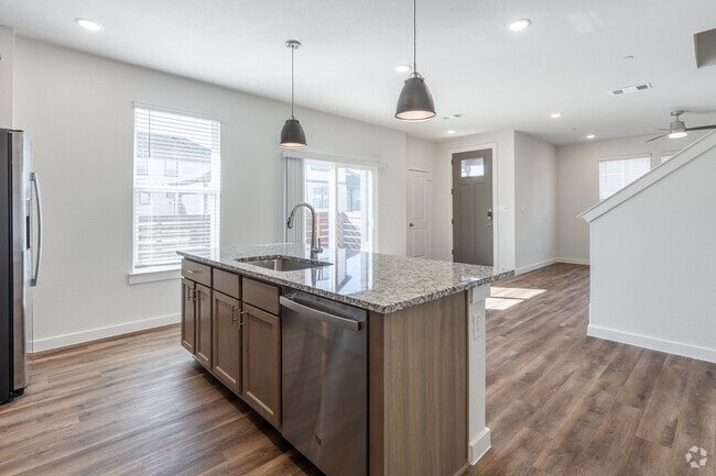 3BR , 2,5BA - 1.669SF - Canvas at Grand Prairie Townhomes