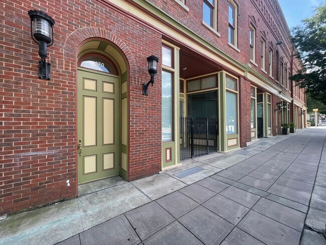 Building Photo - 470 Poplar St Unit 202 Rental