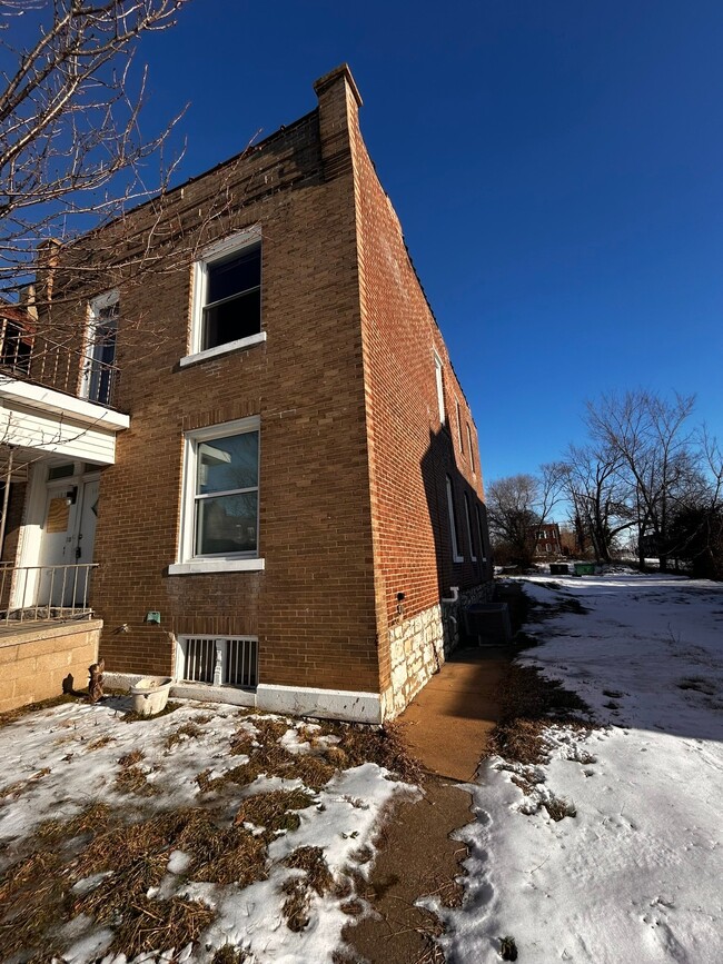 Photo - 1460 Laurel St