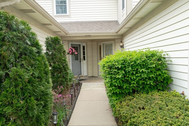 Photo - 1882 Grove Ave