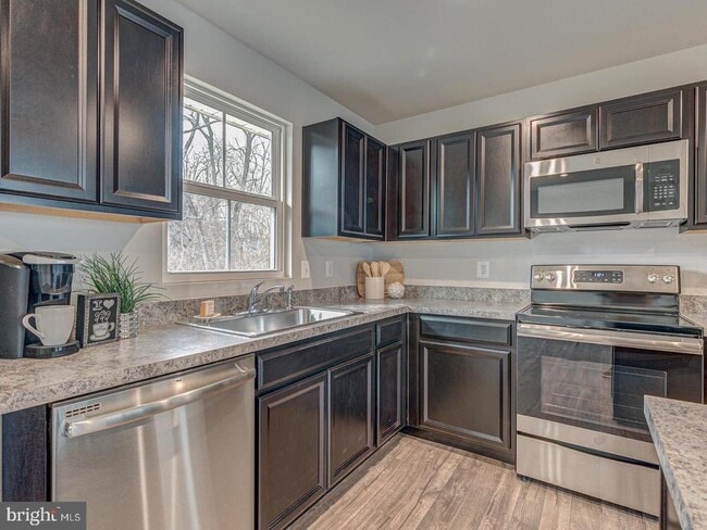 Photo - 290 Sage Cir