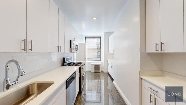 Building Photo - 200 W 58th St Unit 2A Rental