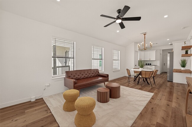 Photo - 1311 E 35th St