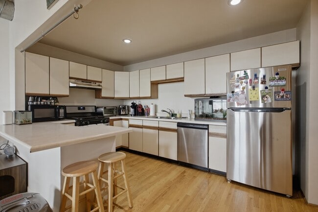 Photo - 660 W Grand Ave Unit # 02W