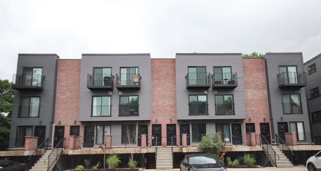 Building Photo - Stacked Townhouse In Family Neighborhood Unit 602