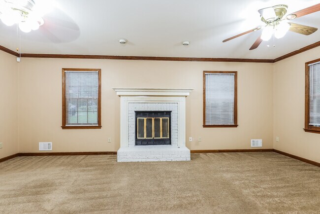 Photo - 5947 Chalice Way